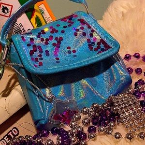 This a back to school bag with little goodies inside comment if want thank you !